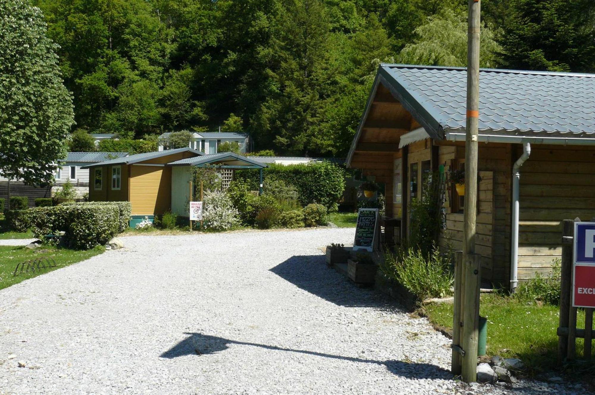 Camping Le Rey Louvie Juzon Экстерьер фото