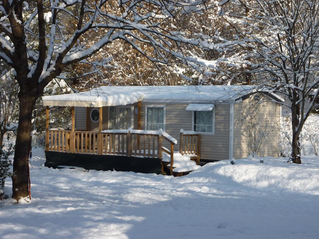Camping Le Rey Louvie Juzon Номер фото