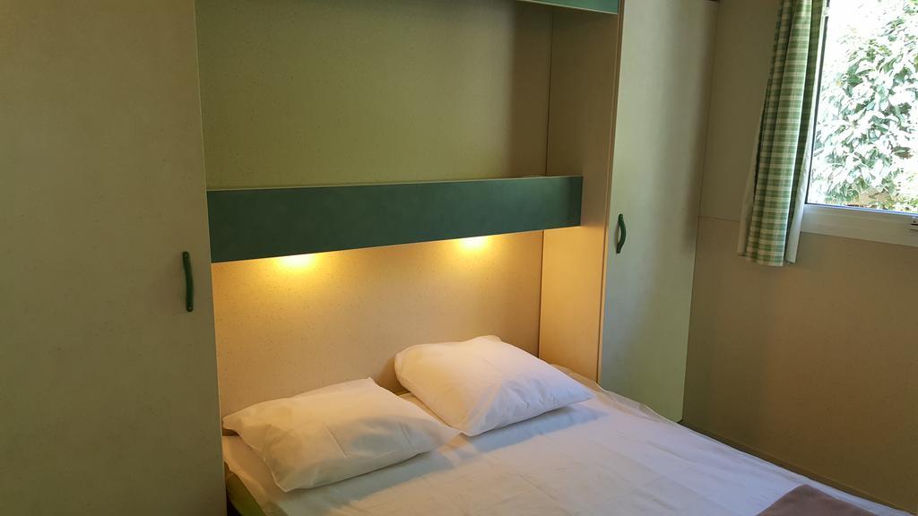Camping Le Rey Louvie Juzon Экстерьер фото