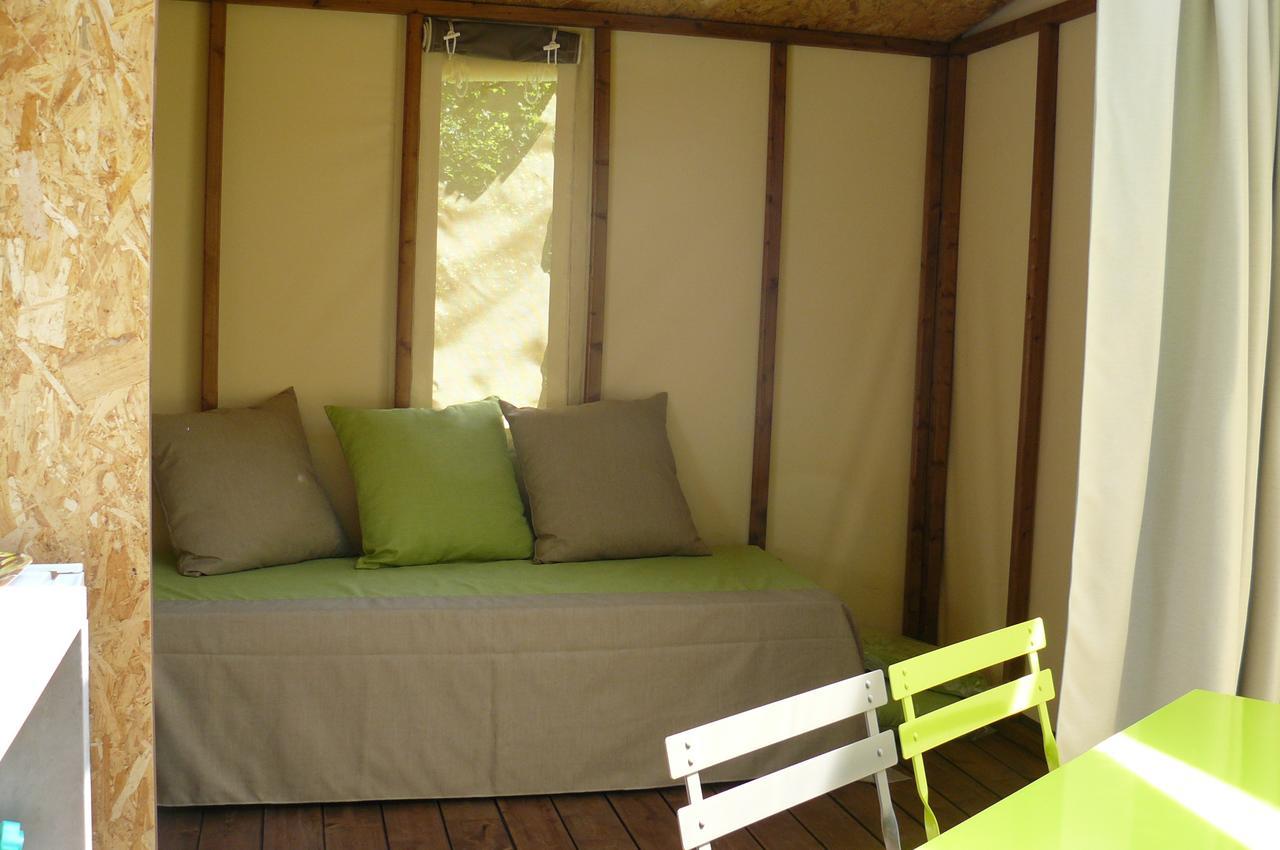 Camping Le Rey Louvie Juzon Экстерьер фото